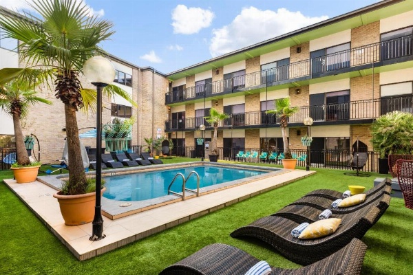 Riverwalk Plaza Hotel And Suites Main image